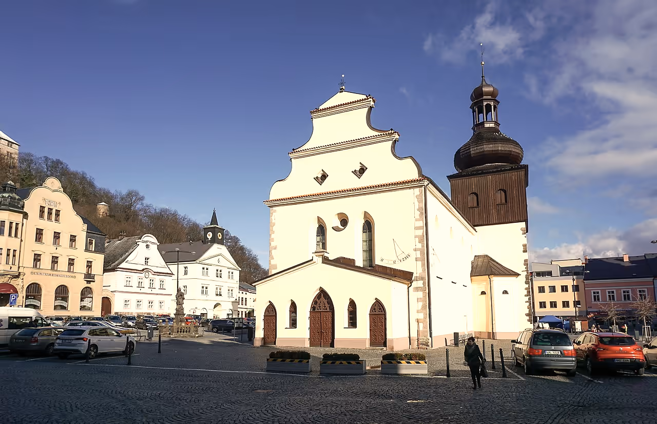 Masarykovo náměstí v Náchodě s kostelem svatého Vavřince