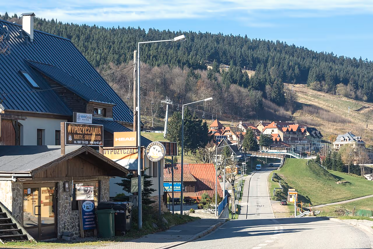 Zieleniec, pod sjezdovkami lyžařského střediska