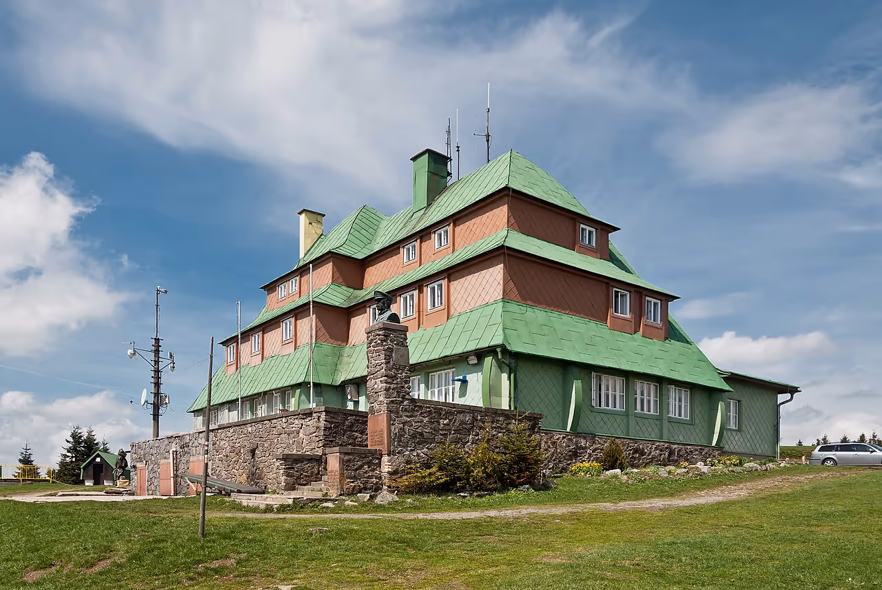 Masarykova chata na Šerlichu nad Deštným v Orlických horách