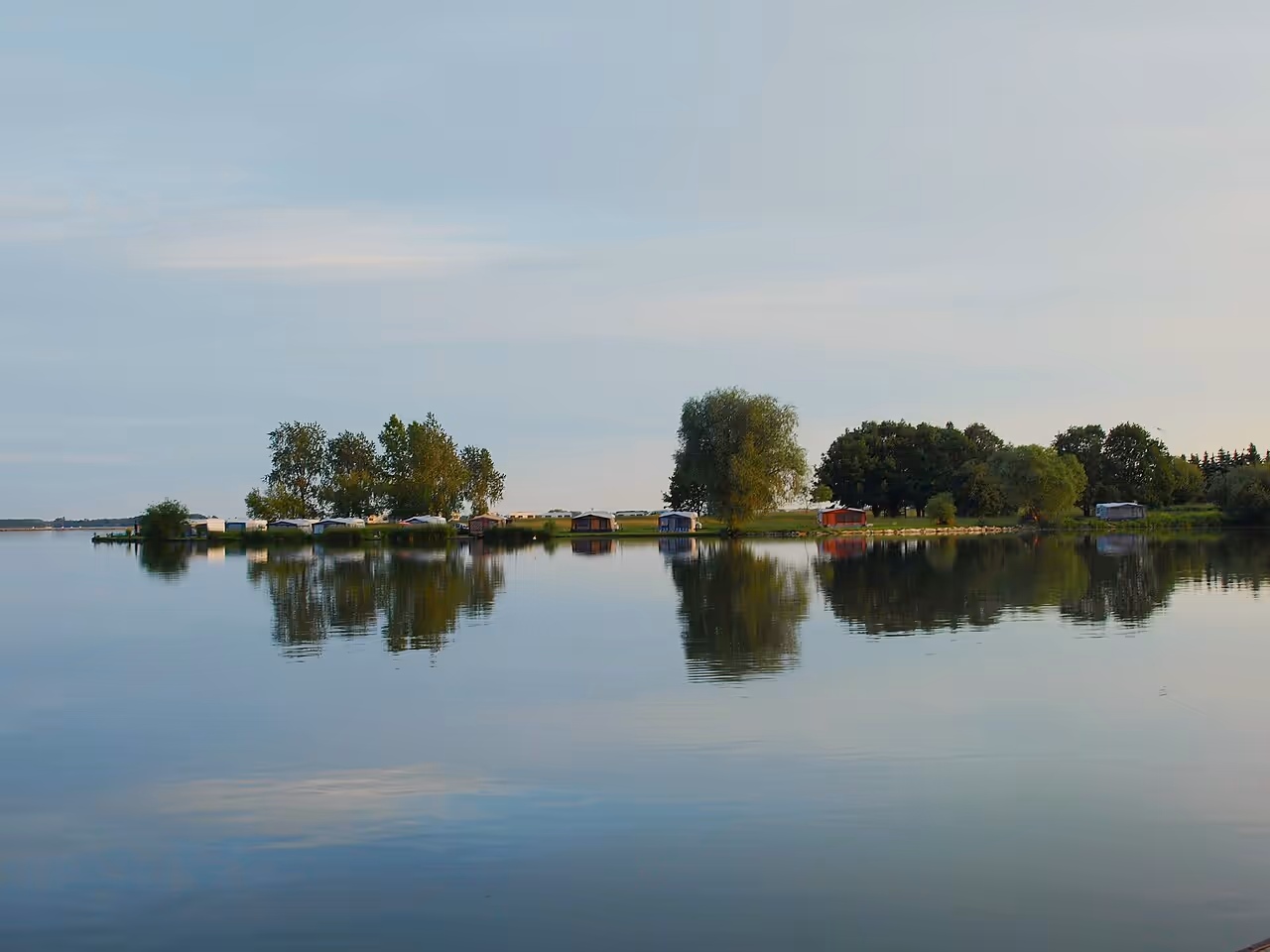 Hladina přehrady Rozkoš